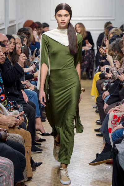 Look 32
